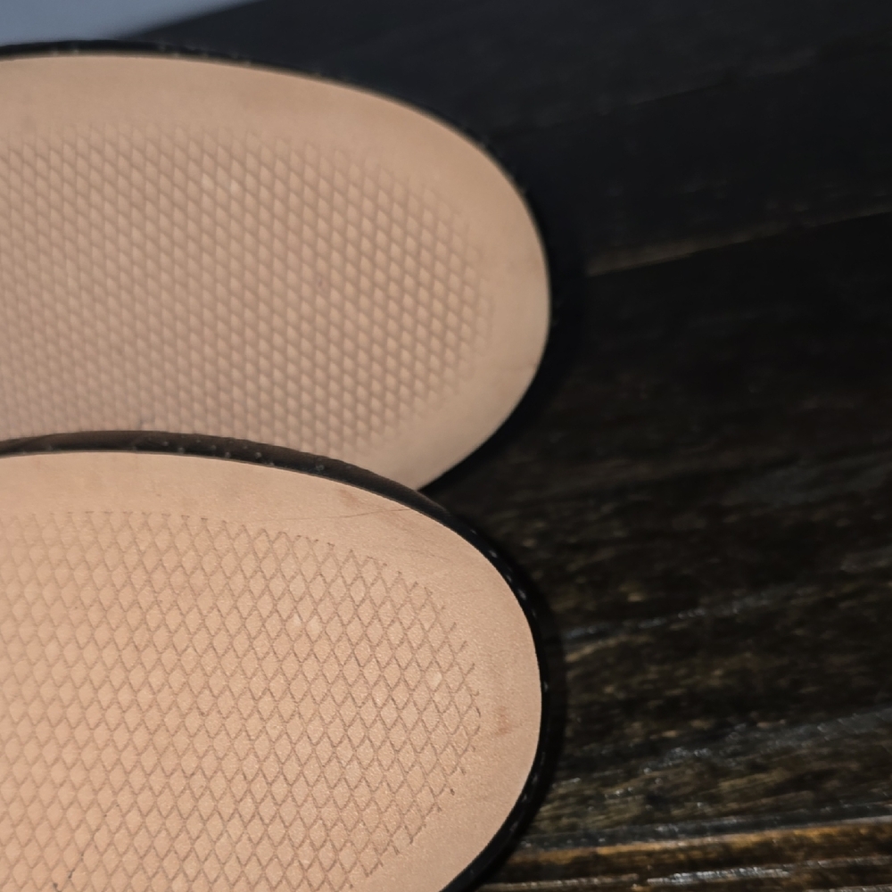Elegant Women's Black Flats - Picture 9 of 10